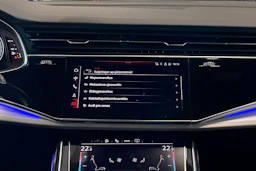 met. musta Audi Q8 2022 kuva 28.
