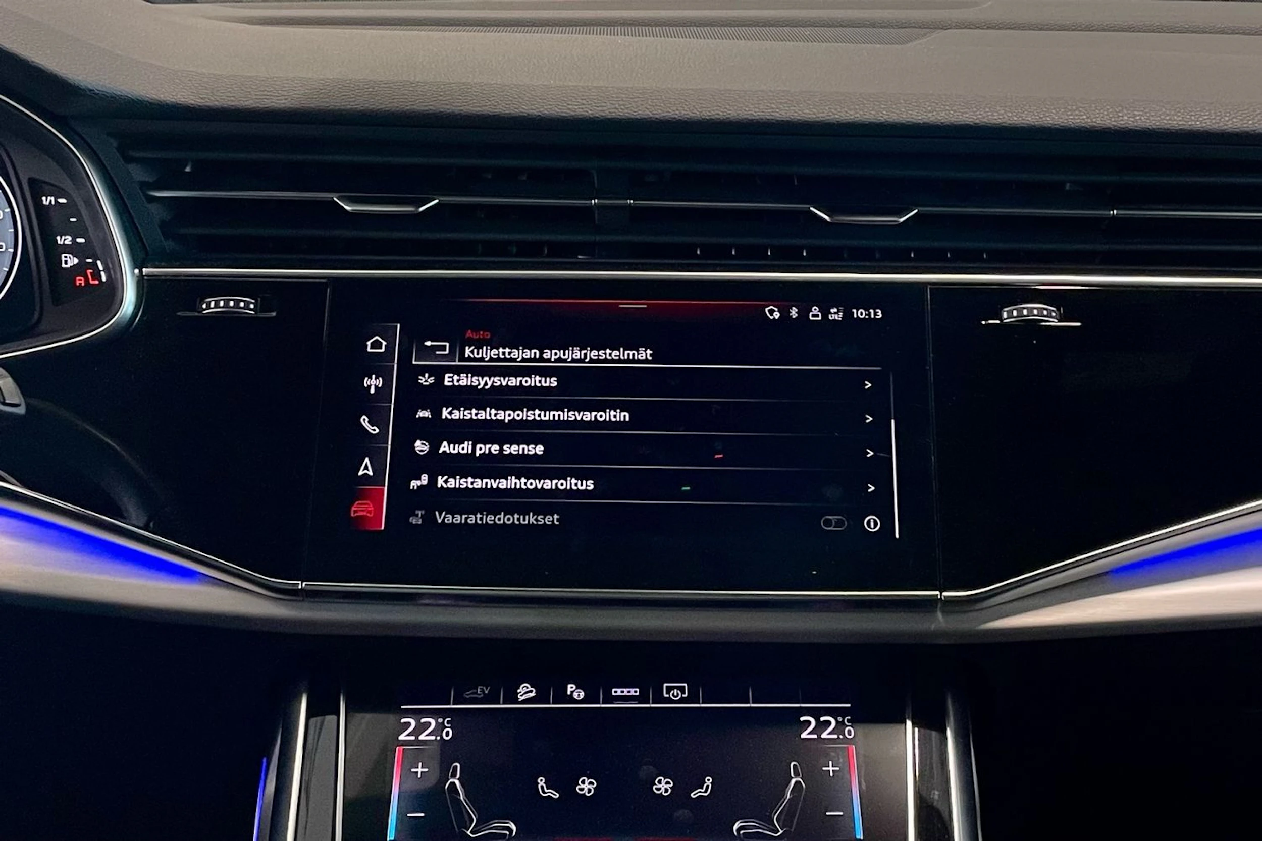 met. musta Audi Q8 2022 kuva 29.