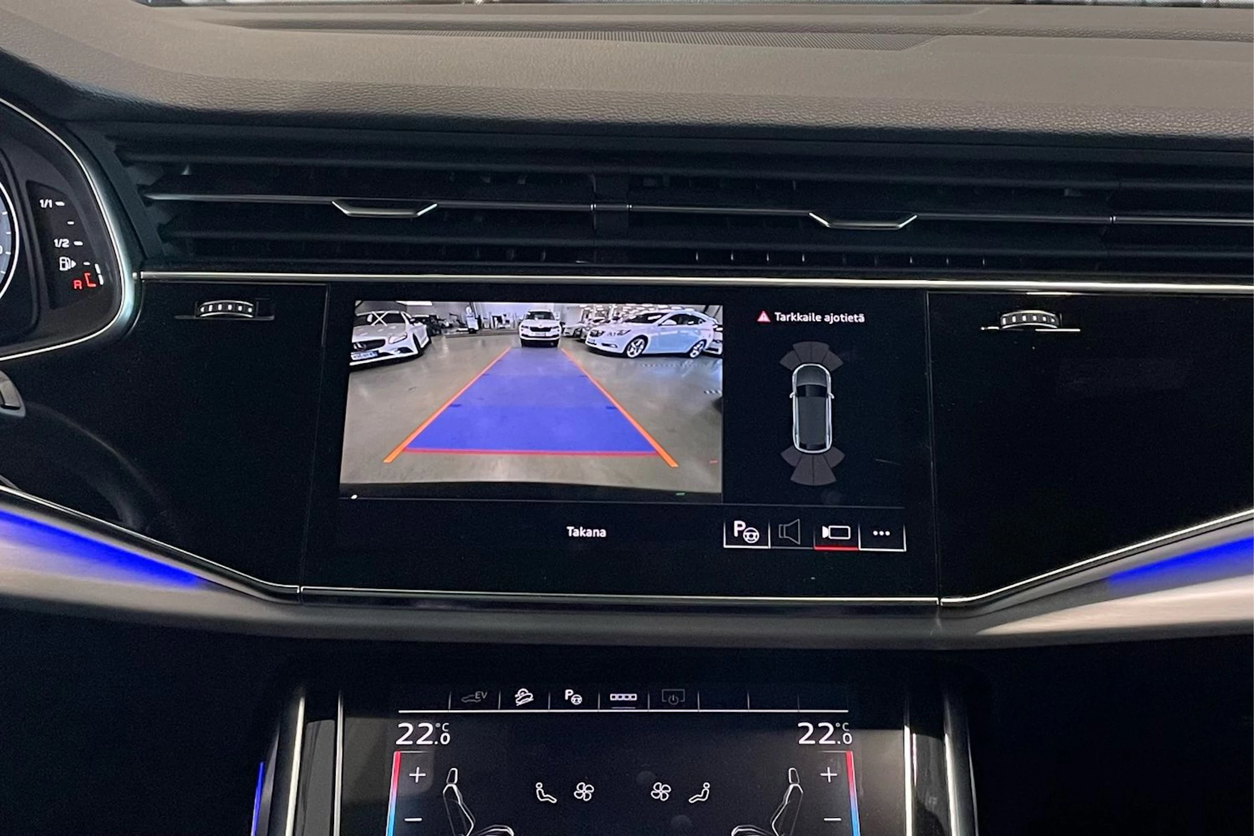 met. musta Audi Q8 2022 kuva 30.