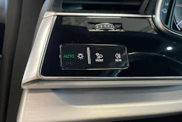 met. musta Audi Q8 2022 kuva 32.