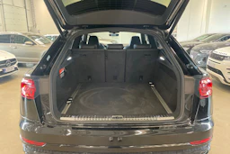 met. musta Audi Q8 2022 kuva 35.