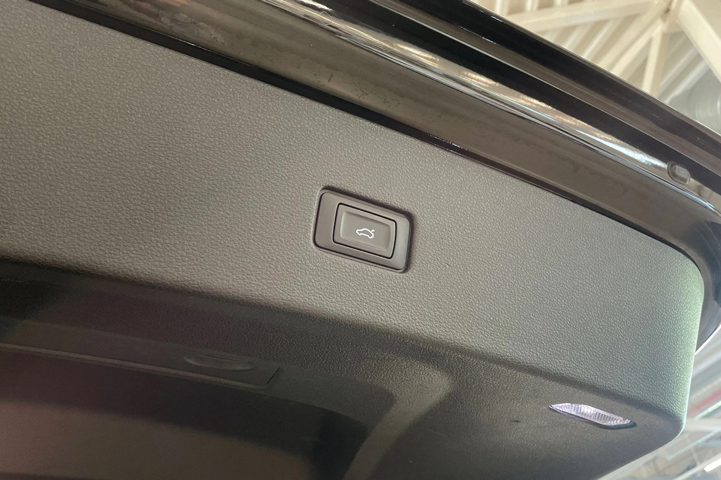 met. musta Audi Q8 2022 kuva 36.