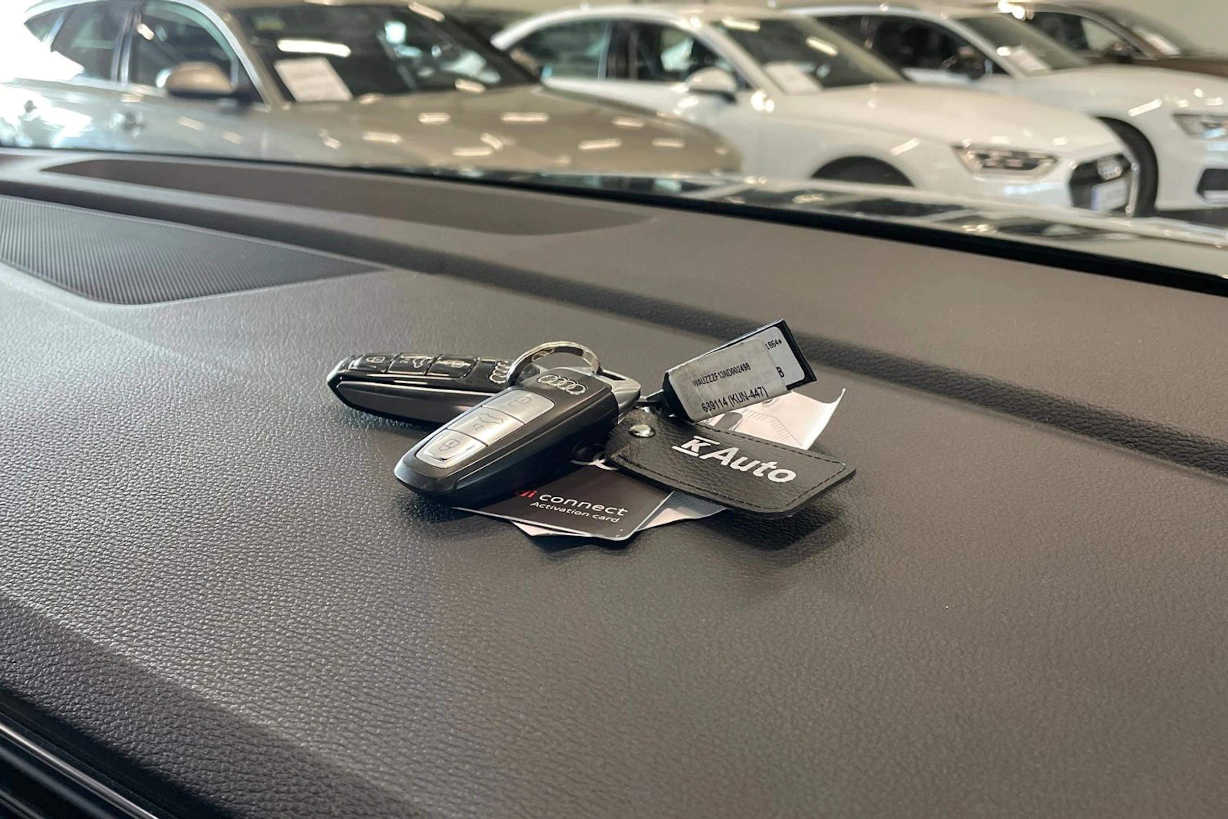 met. musta Audi Q8 2022 kuva 39.