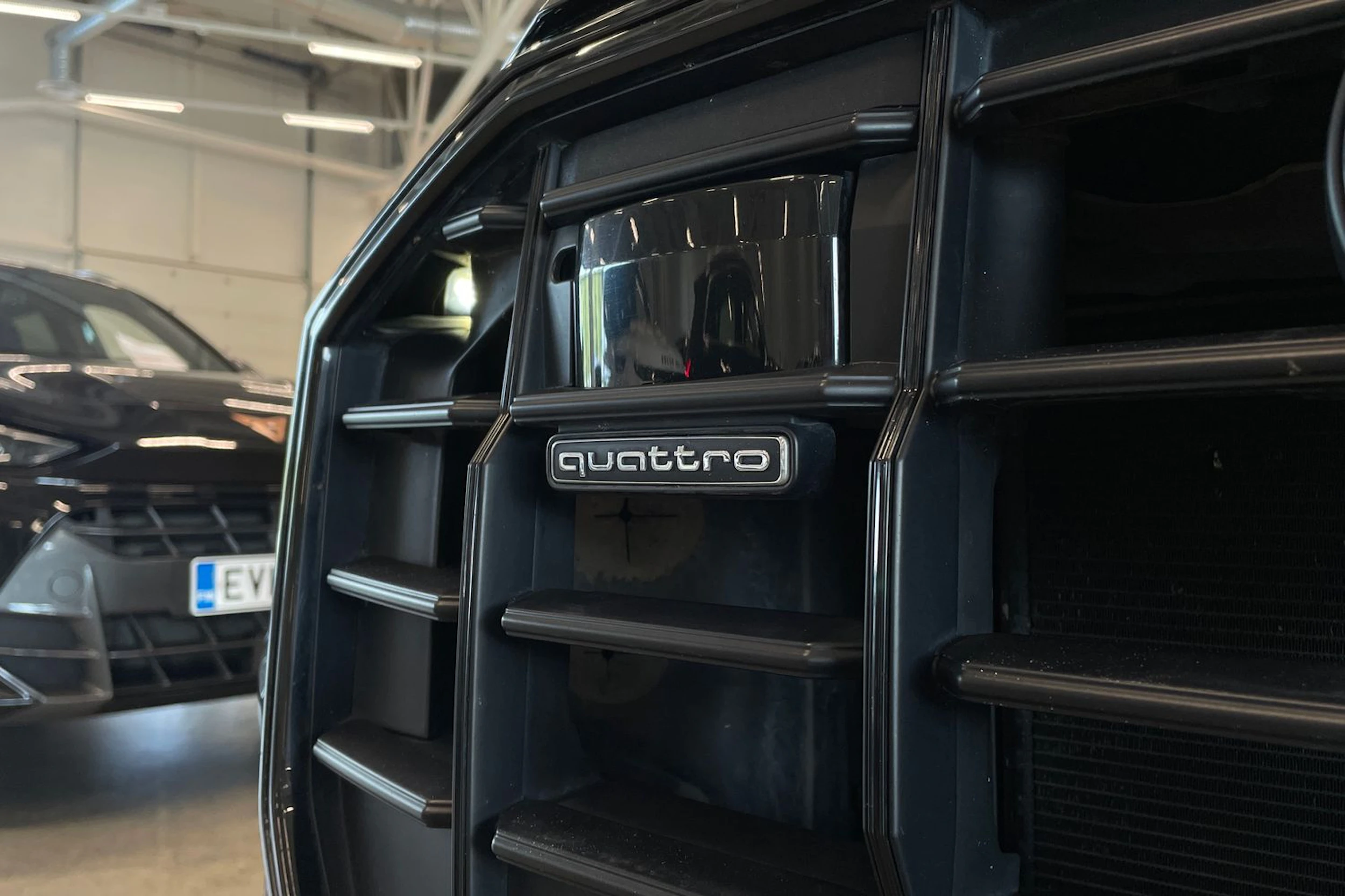 met. musta Audi Q8 2022 kuva 40.