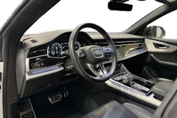 valkoinen Audi Q8 2022 kuva 3.