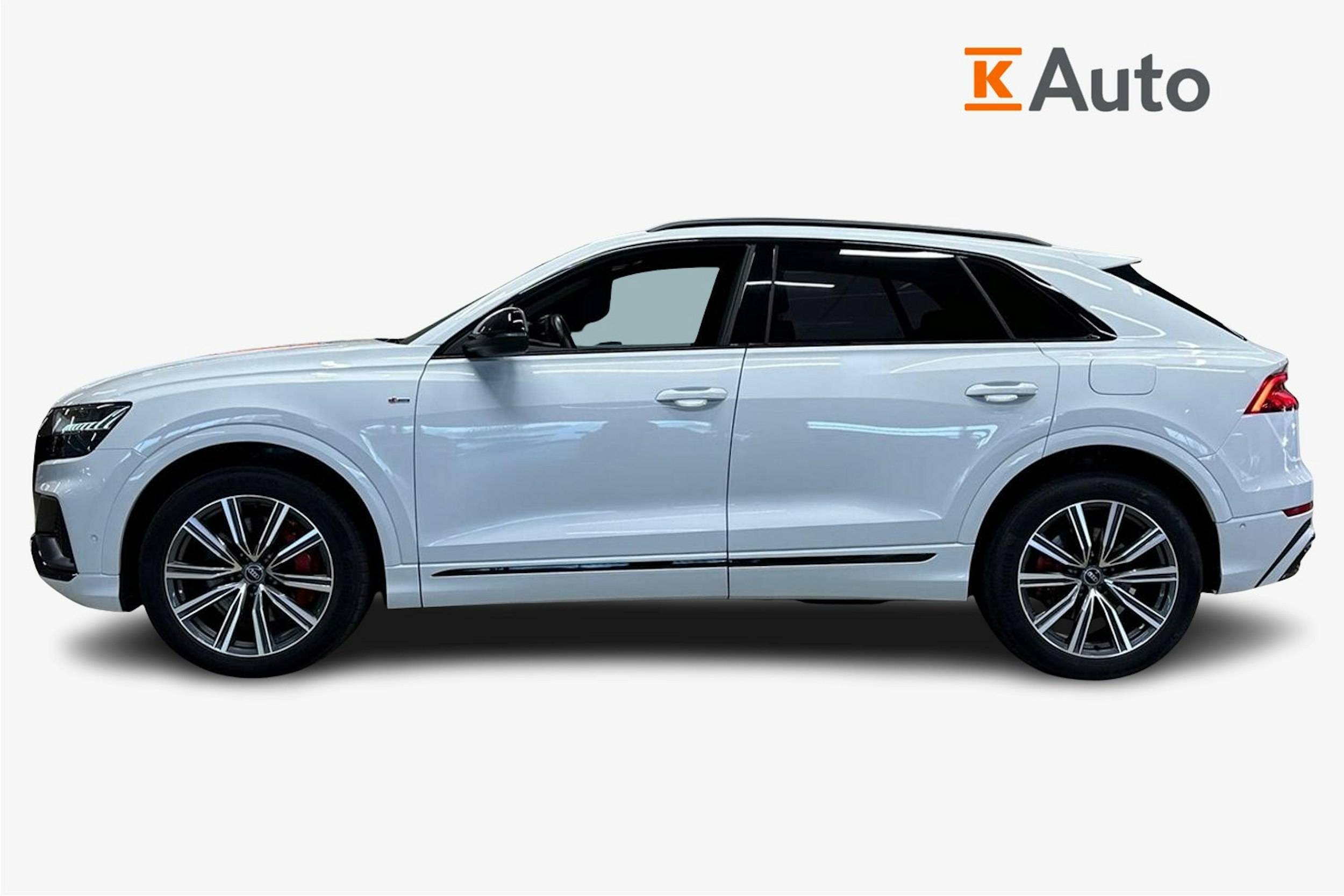 valkoinen Audi Q8 2022 kuva 6.