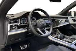 valkoinen Audi Q8 2022 kuva 7.