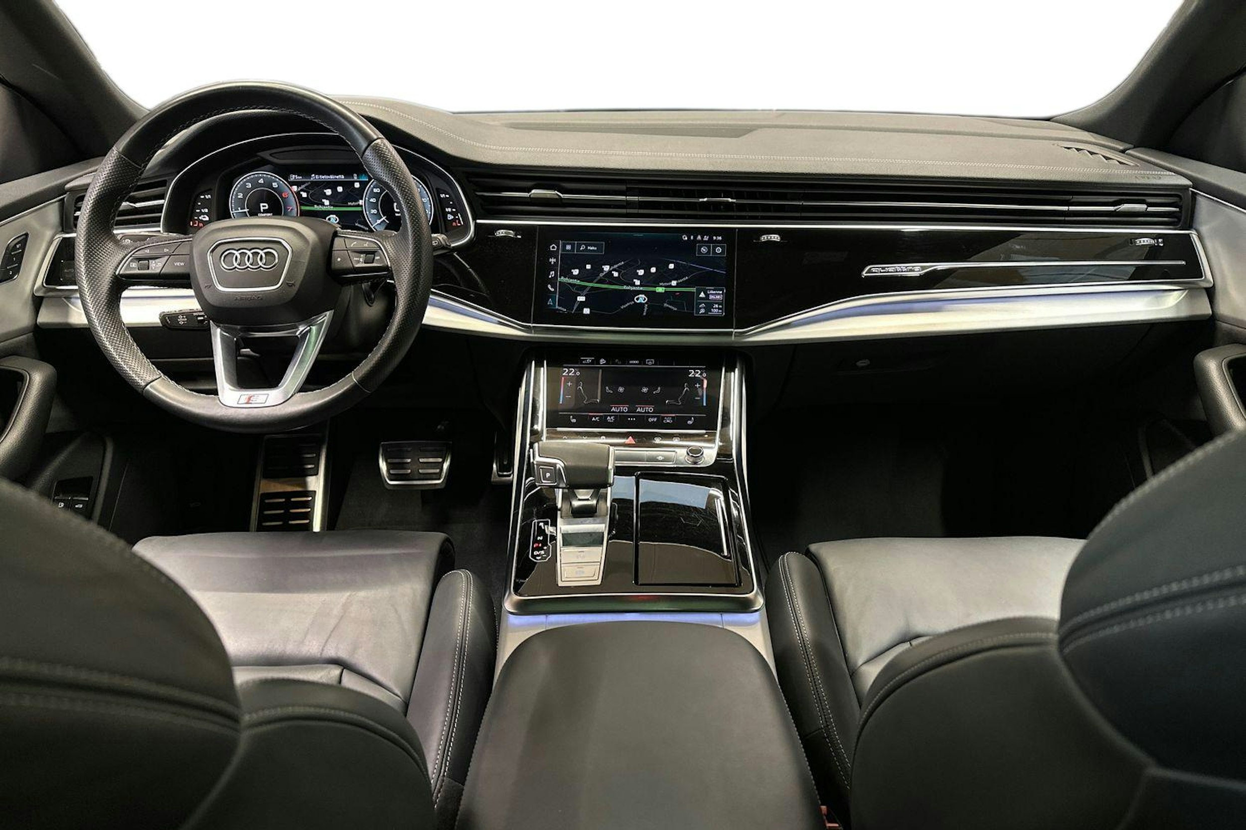 valkoinen Audi Q8 2022 kuva 9.