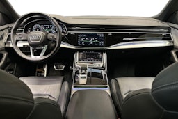 valkoinen Audi Q8 2022 kuva 9.