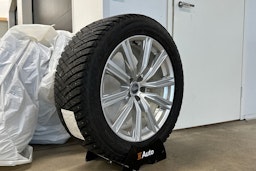 valkoinen Audi Q8 2022 kuva 13.