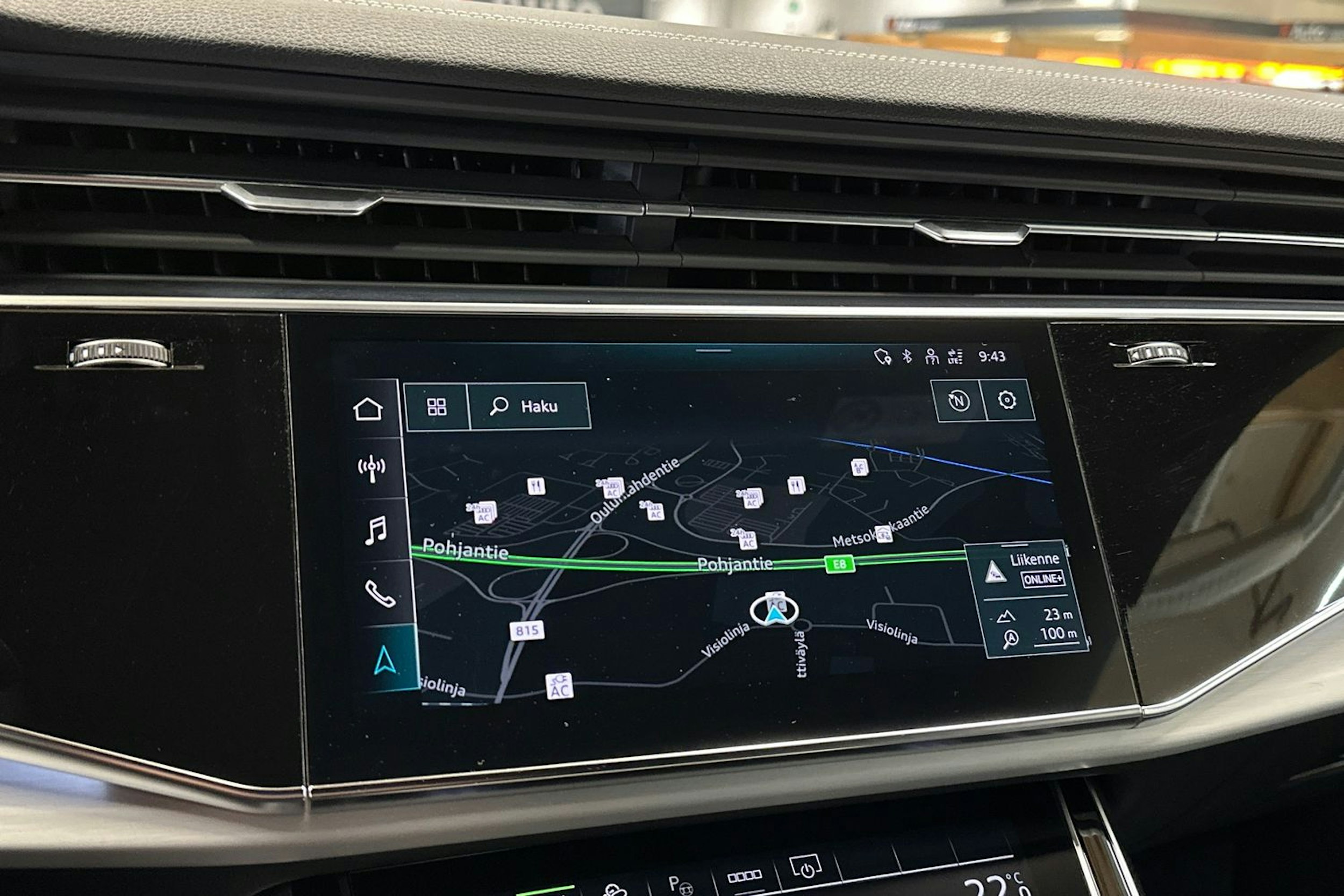 valkoinen Audi Q8 2022 kuva 24.