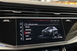 valkoinen Audi Q8 2022 kuva 25.