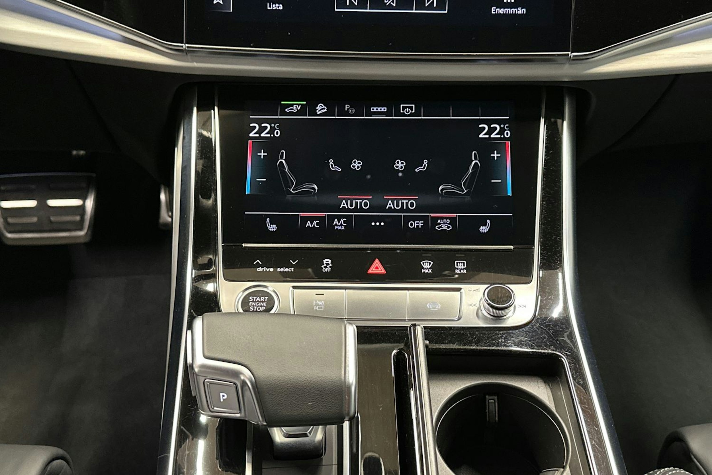valkoinen Audi Q8 2022 kuva 29.