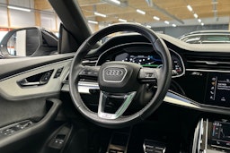 valkoinen Audi Q8 2022 kuva 31.