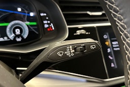 valkoinen Audi Q8 2022 kuva 34.