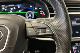 valkoinen Audi Q8 2022 kuva 36.