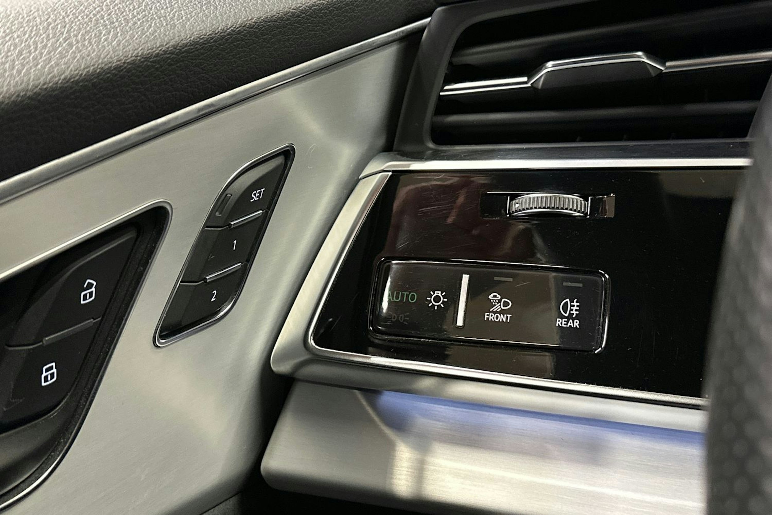 valkoinen Audi Q8 2022 kuva 37.