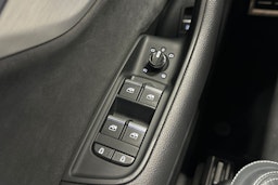 valkoinen Audi Q8 2022 kuva 38.