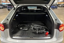 valkoinen Audi Q8 2022 kuva 39.
