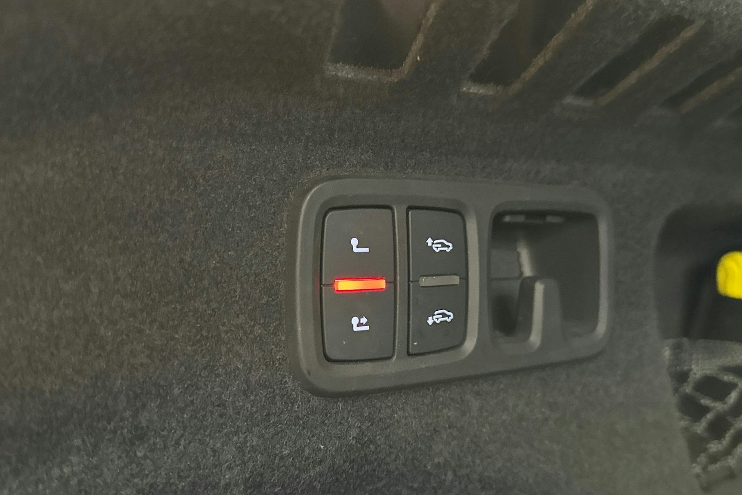 valkoinen Audi Q8 2022 kuva 40.