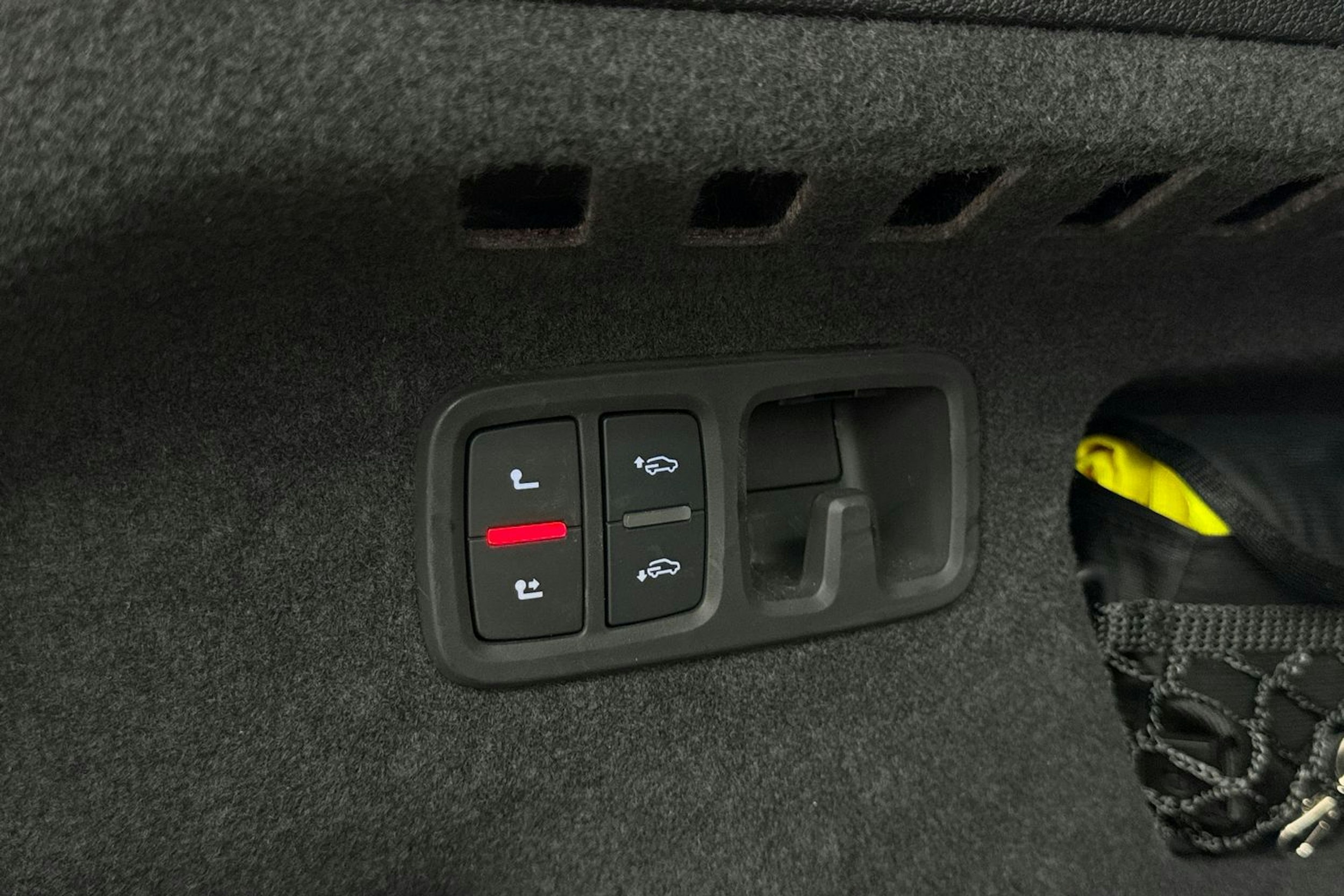 Harmaa Audi Q8 2023 kuva 26.