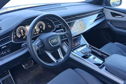harmaa Audi Q8 2023 kuva 3.
