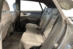 harmaa Audi Q8 2023 kuva 8.