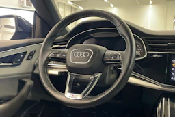 harmaa Audi Q8 2023 kuva 14.