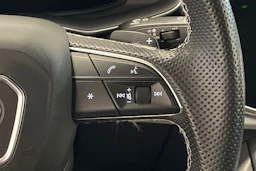harmaa Audi Q8 2023 kuva 16.