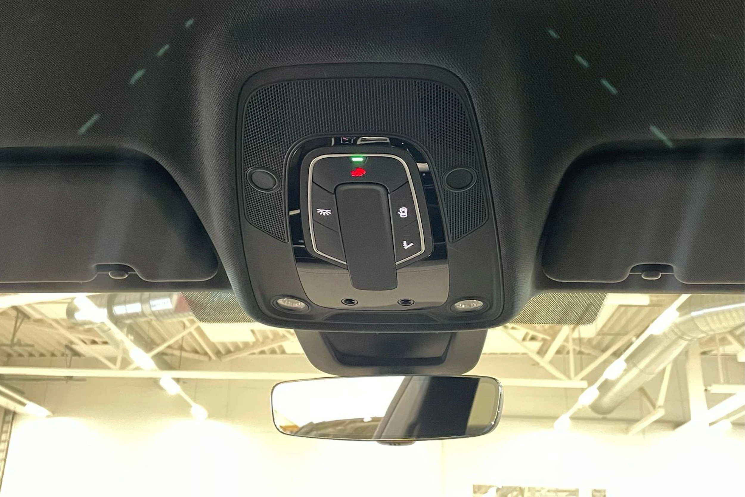 harmaa Audi Q8 2023 kuva 20.