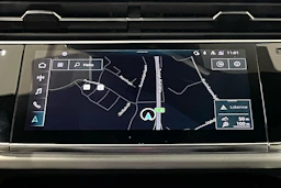 harmaa Audi Q8 2023 kuva 24.