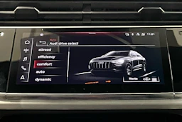 harmaa Audi Q8 2023 kuva 26.