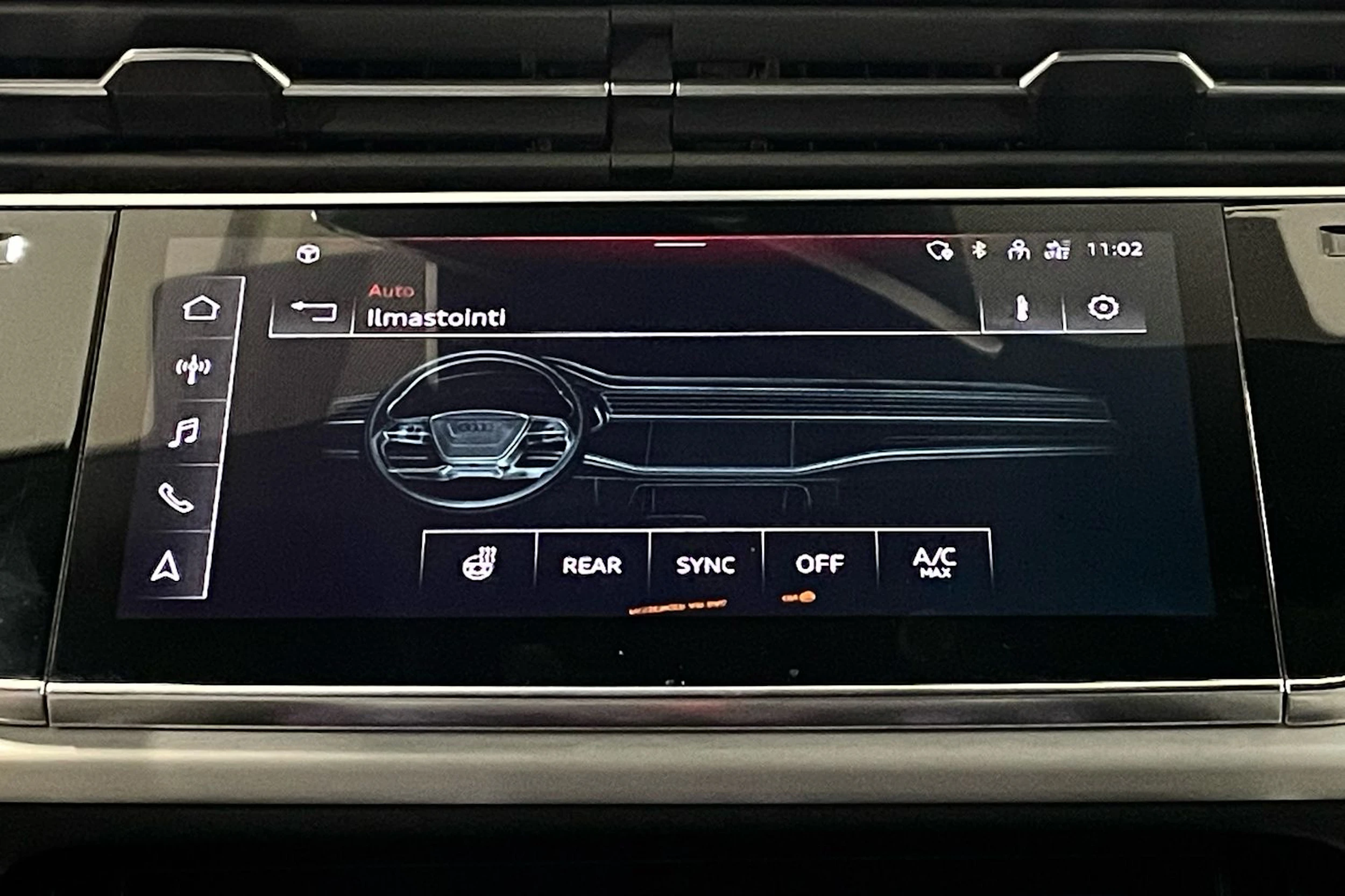 harmaa Audi Q8 2023 kuva 28.