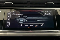 harmaa Audi Q8 2023 kuva 28.