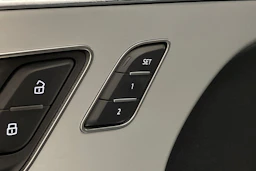 harmaa Audi Q8 2023 kuva 34.