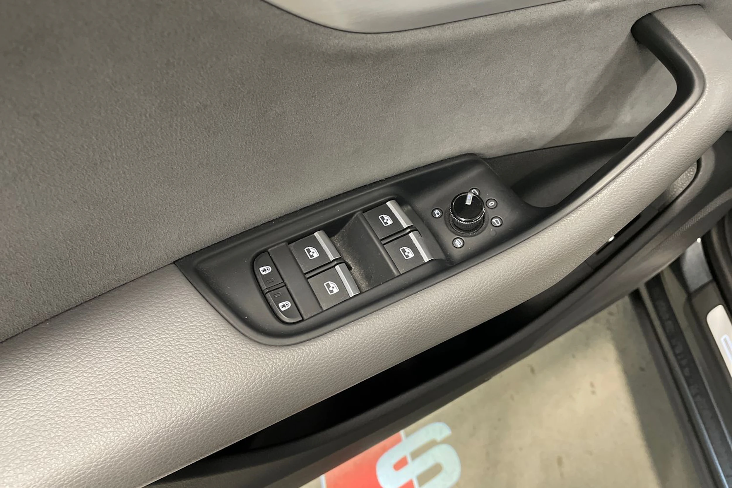 harmaa Audi Q8 2023 kuva 35.