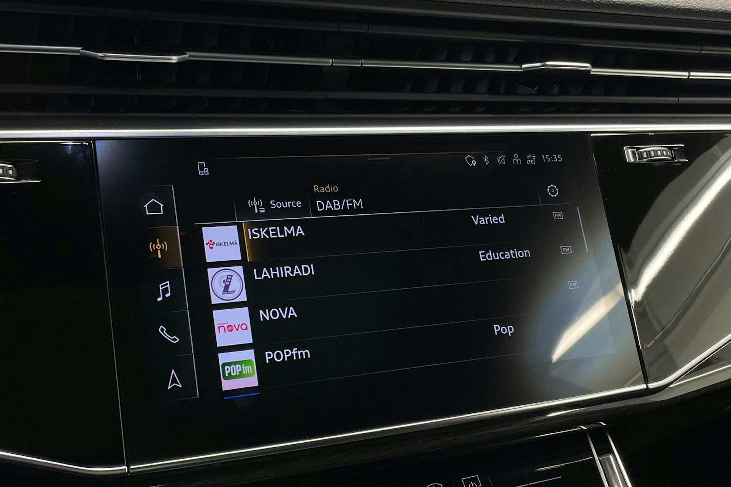 Sininen Audi Q8 2023 kuva 15.