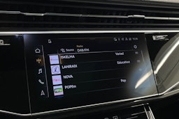 Sininen Audi Q8 2023 kuva 15.