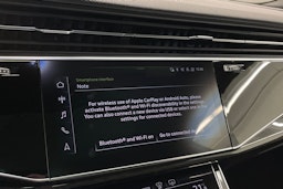 Sininen Audi Q8 2023 kuva 16.