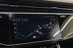 Sininen Audi Q8 2023 kuva 17.
