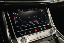 Sininen Audi Q8 2023 kuva 22.