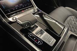 Sininen Audi Q8 2023 kuva 23.