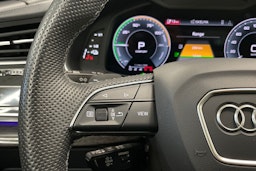 Sininen Audi Q8 2023 kuva 26.