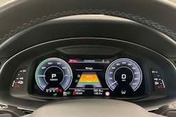 Sininen Audi Q8 2023 kuva 28.