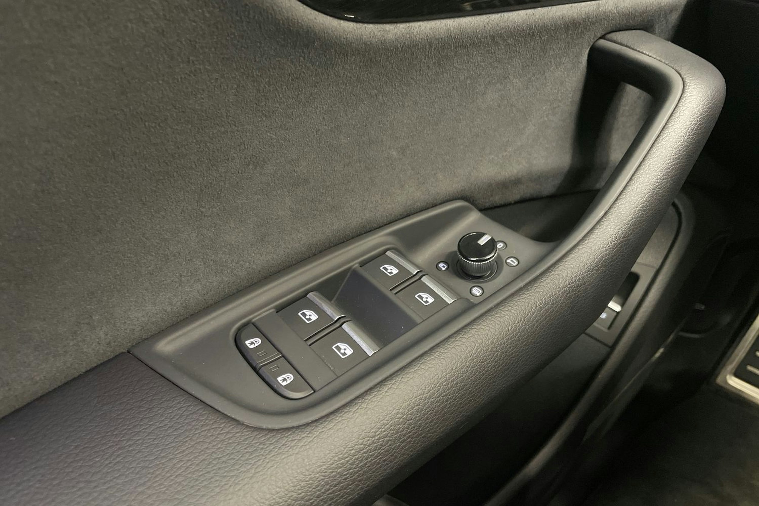 Sininen Audi Q8 2023 kuva 30.