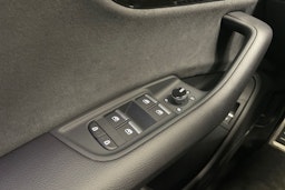 Sininen Audi Q8 2023 kuva 30.