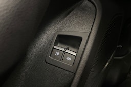 Sininen Audi Q8 2023 kuva 32.