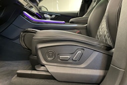 Sininen Audi Q8 2023 kuva 34.
