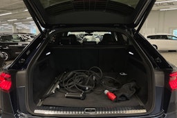 Sininen Audi Q8 2023 kuva 36.
