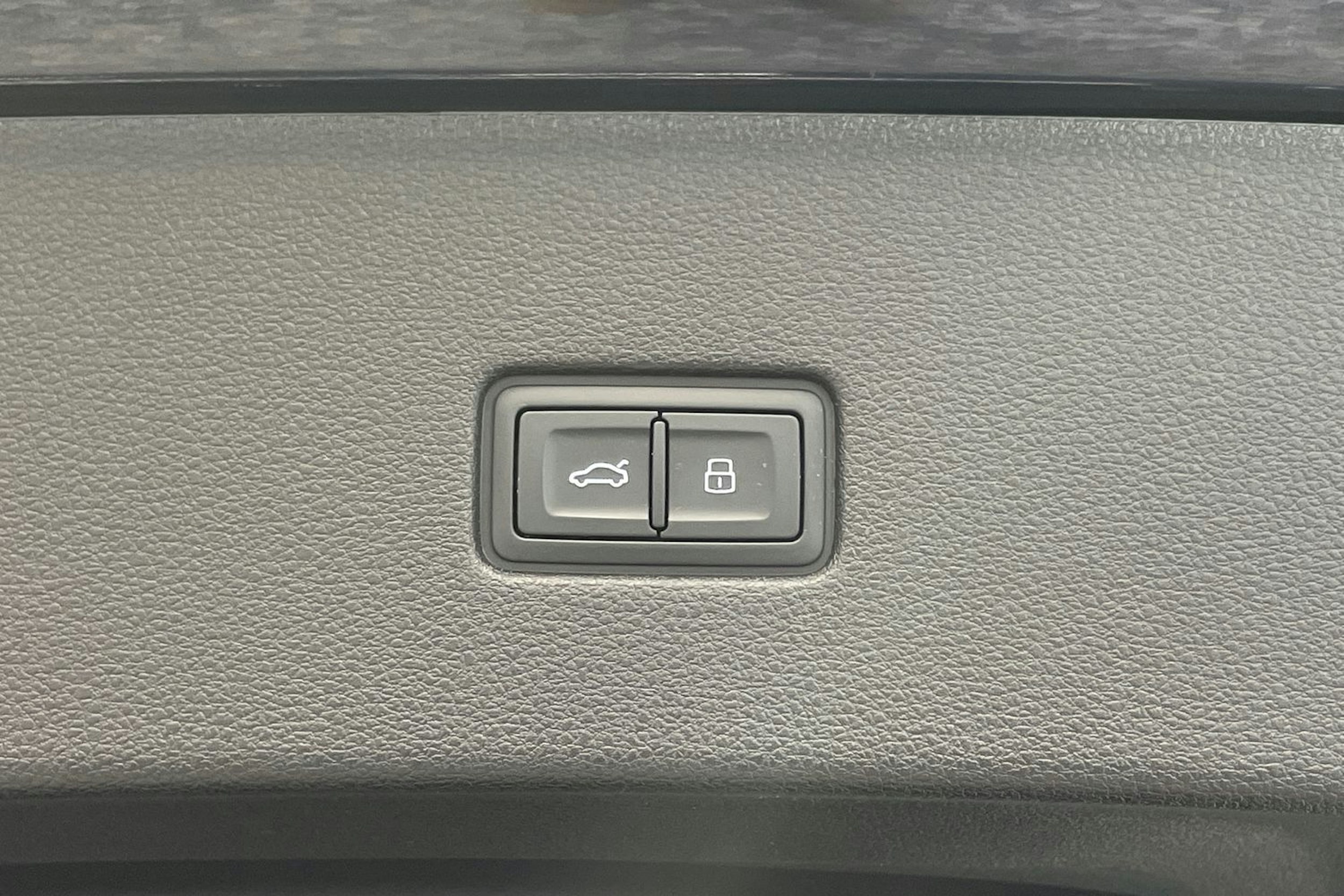 Sininen Audi Q8 2023 kuva 37.